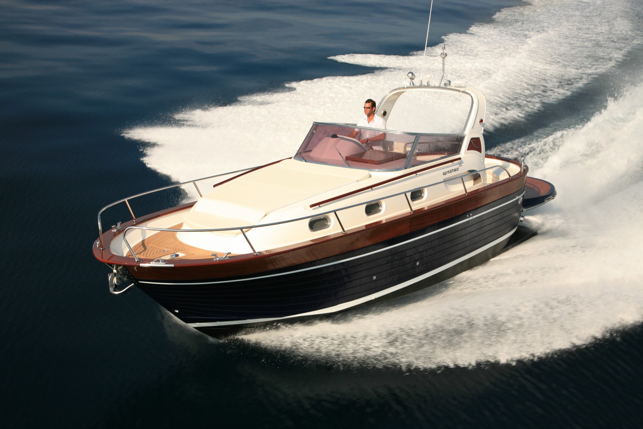 Foto Apreamare 32' Comfort